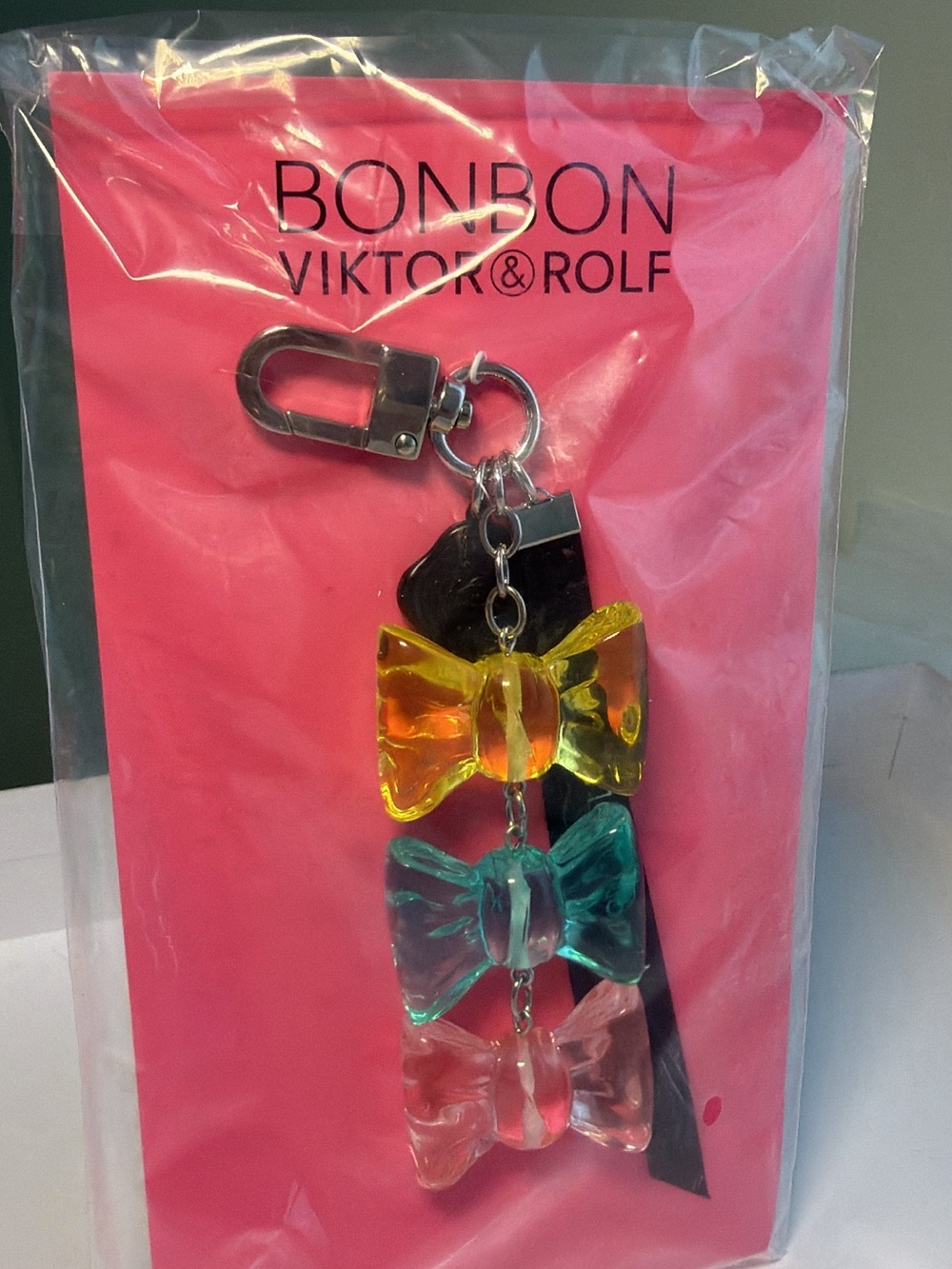 New,unused Viktor & Rolf BONBON Triple Acrylic Bow Keychain